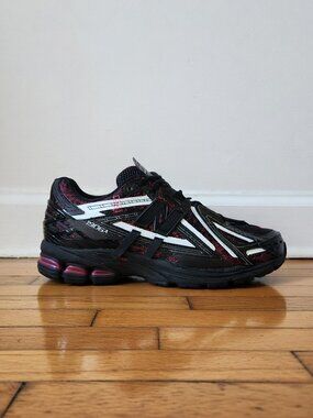 New Balance 1906 Silver Grey Unisex Sneakers Men's Size 7 (Fits Women's 8.5) New